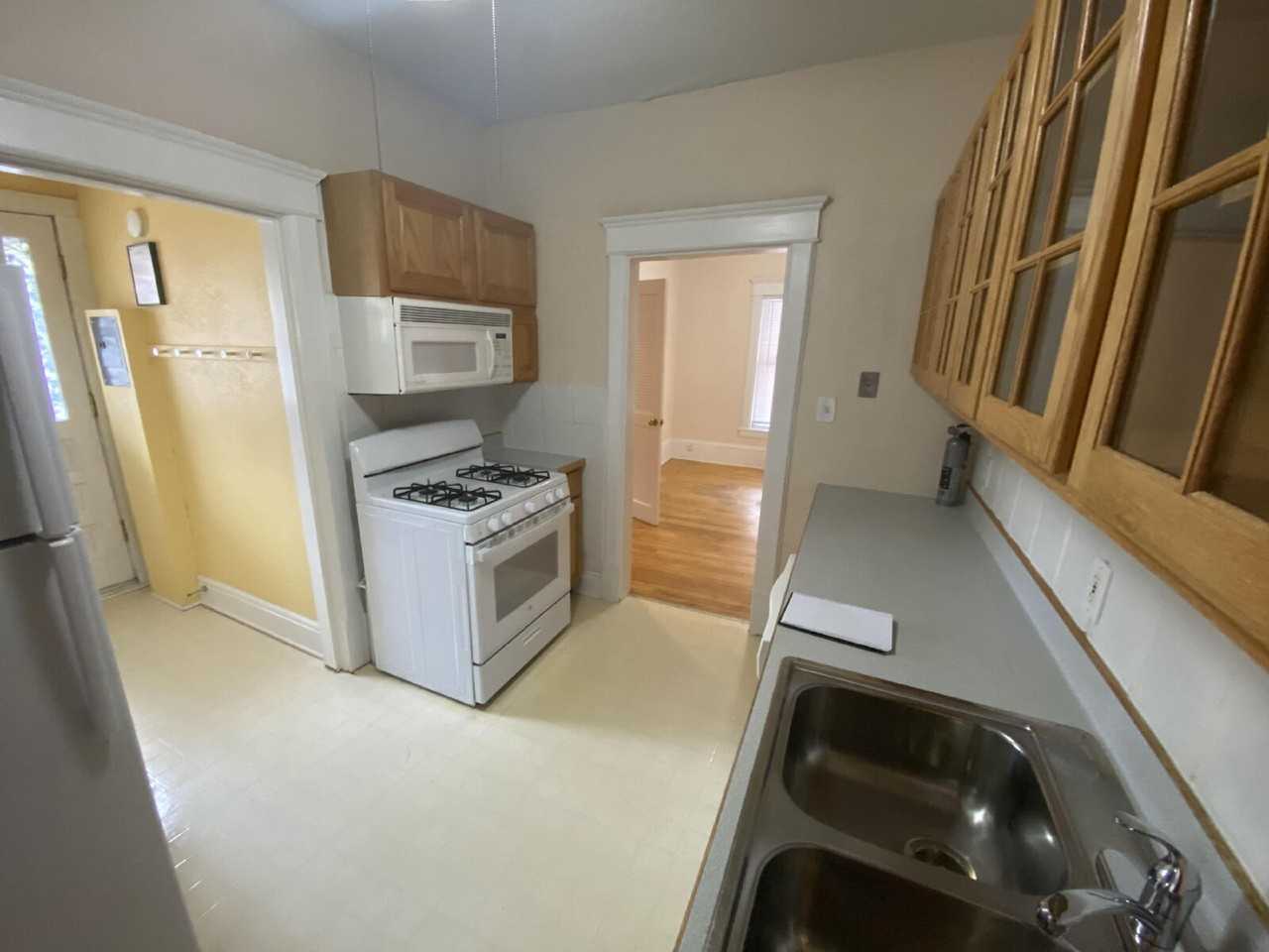 1111 W Franklin Ave - Photo 2 of 10
