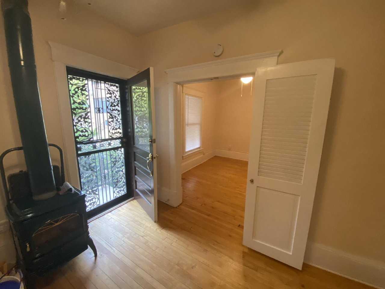1111 W Franklin Ave - Photo 3 of 10