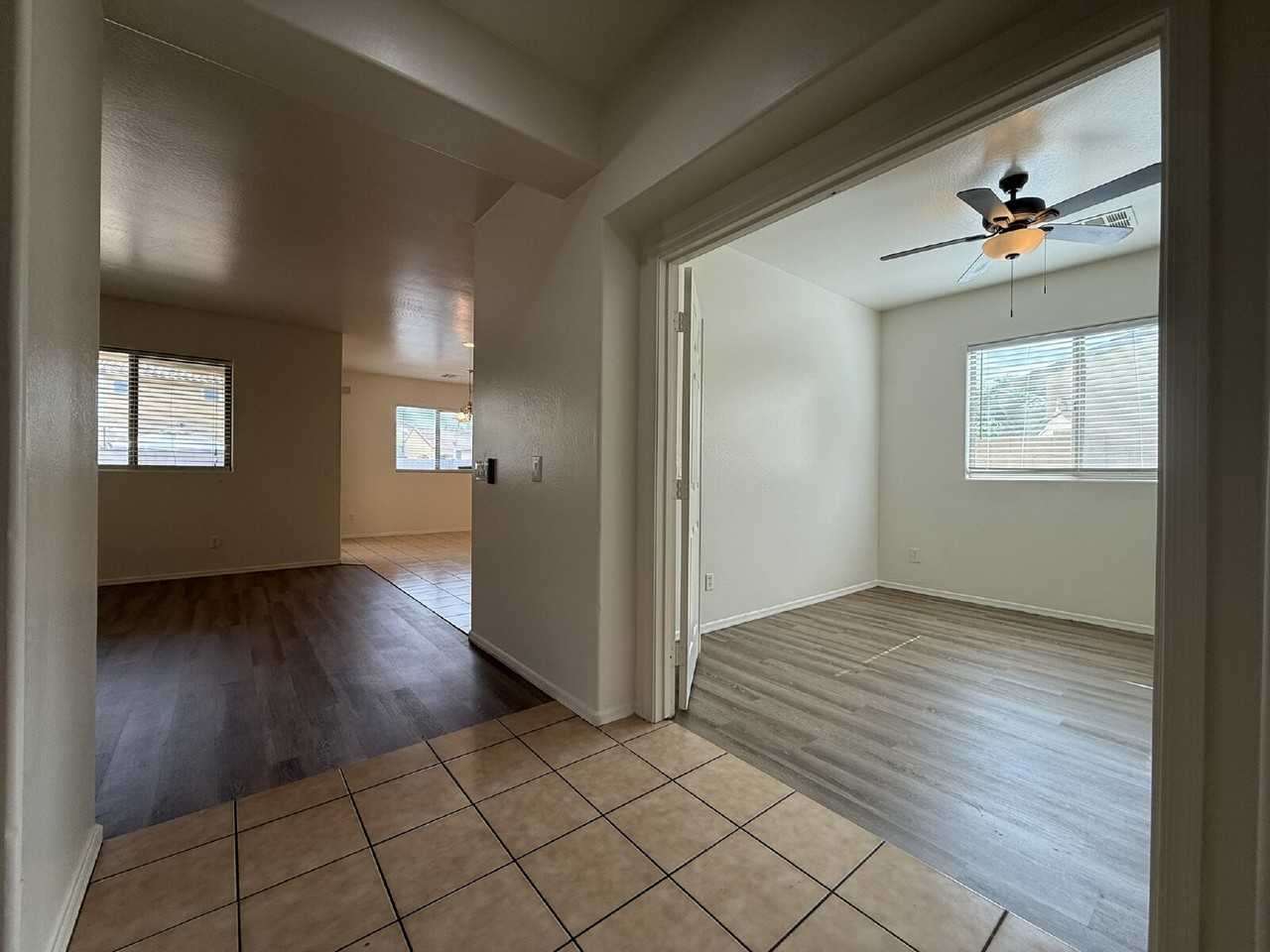 7258 W Palmaire Ave - Photo 4 of 33