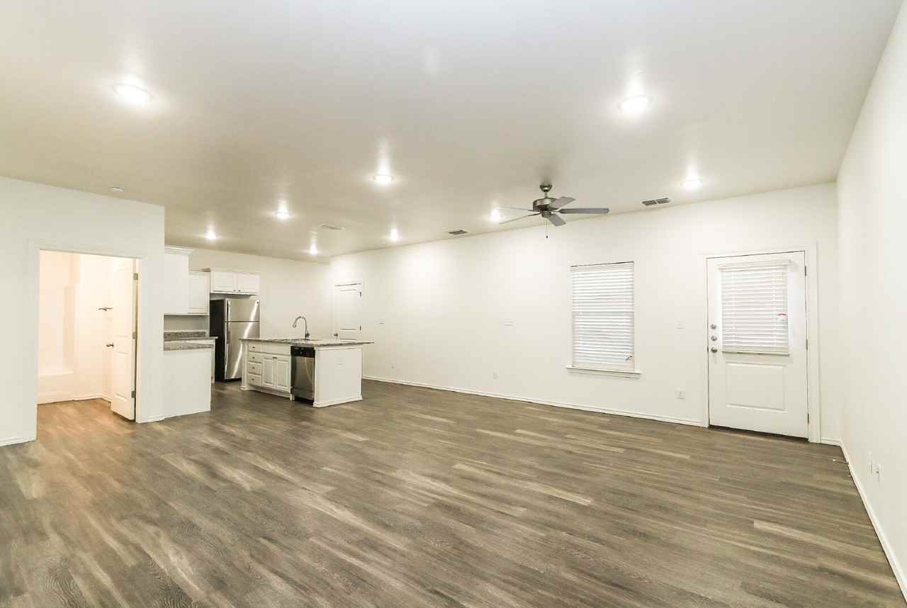 6920 21st St - Photo 2 of 17