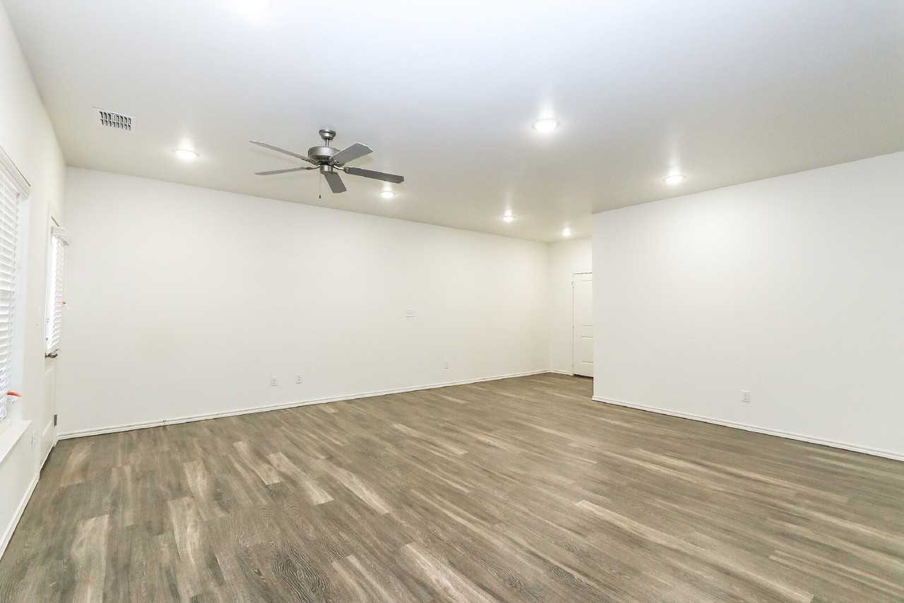 6920 21st St - Photo 6 of 17