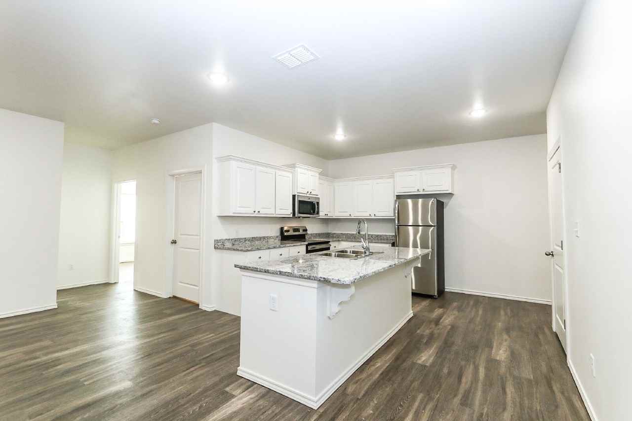 6920 21st St - Photo 7 of 17