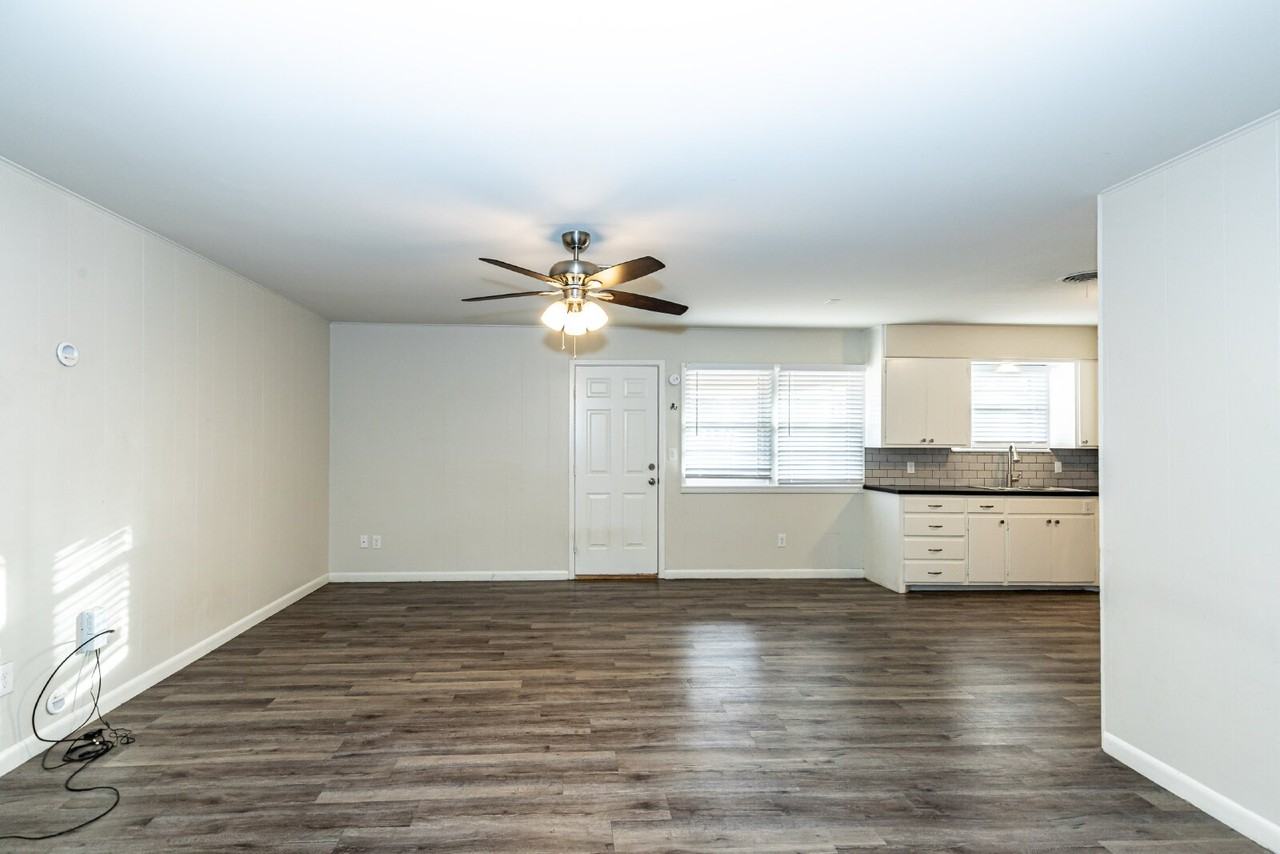 3805 48th St - Photo 6 of 29