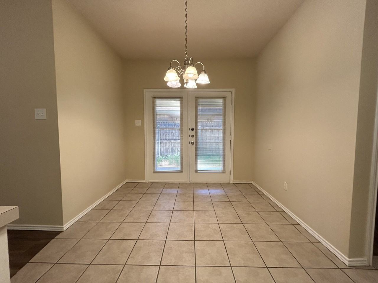 511 N Clinton Ave - Photo 4 of 15