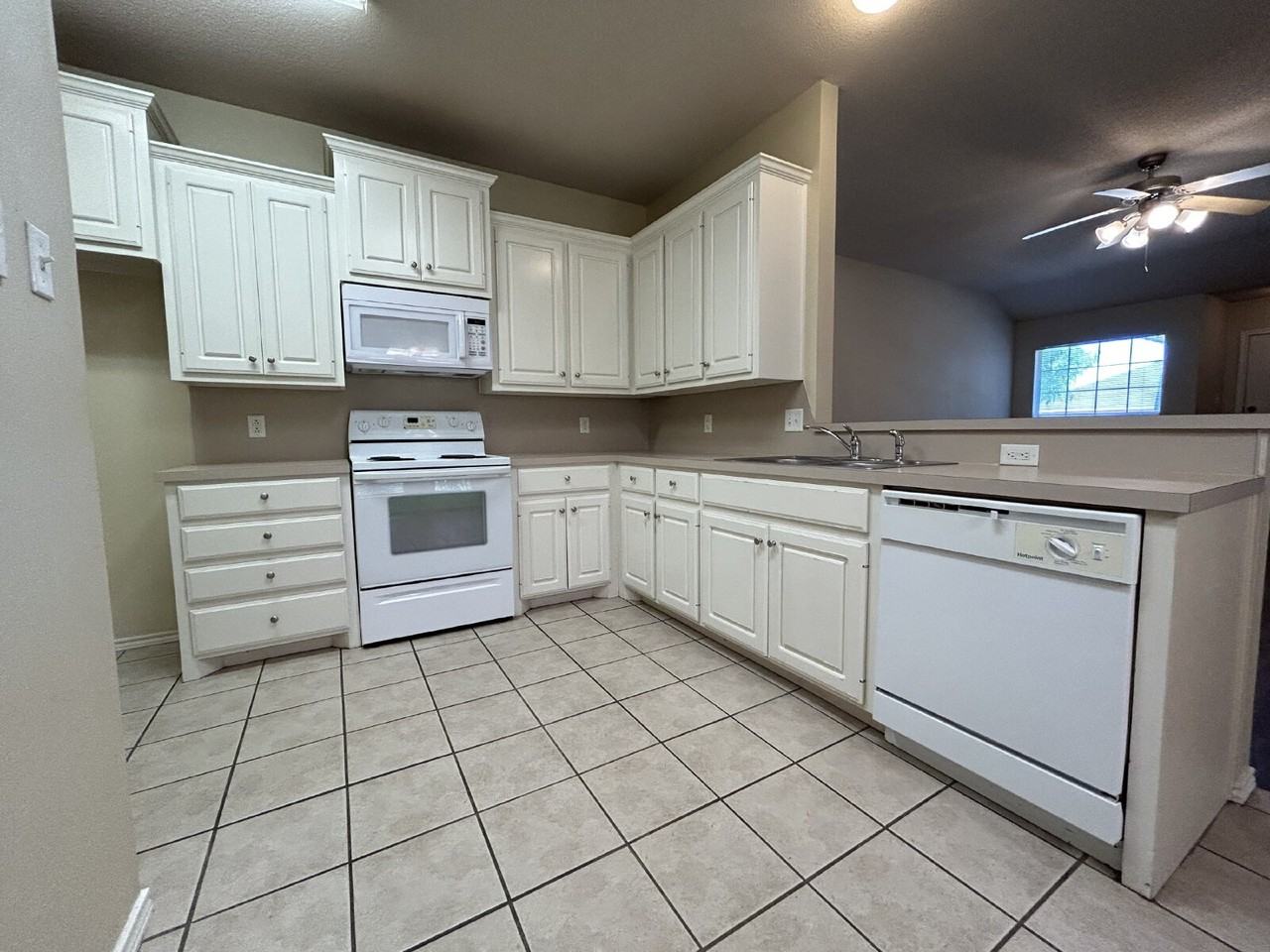 511 N Clinton Ave - Photo 5 of 15