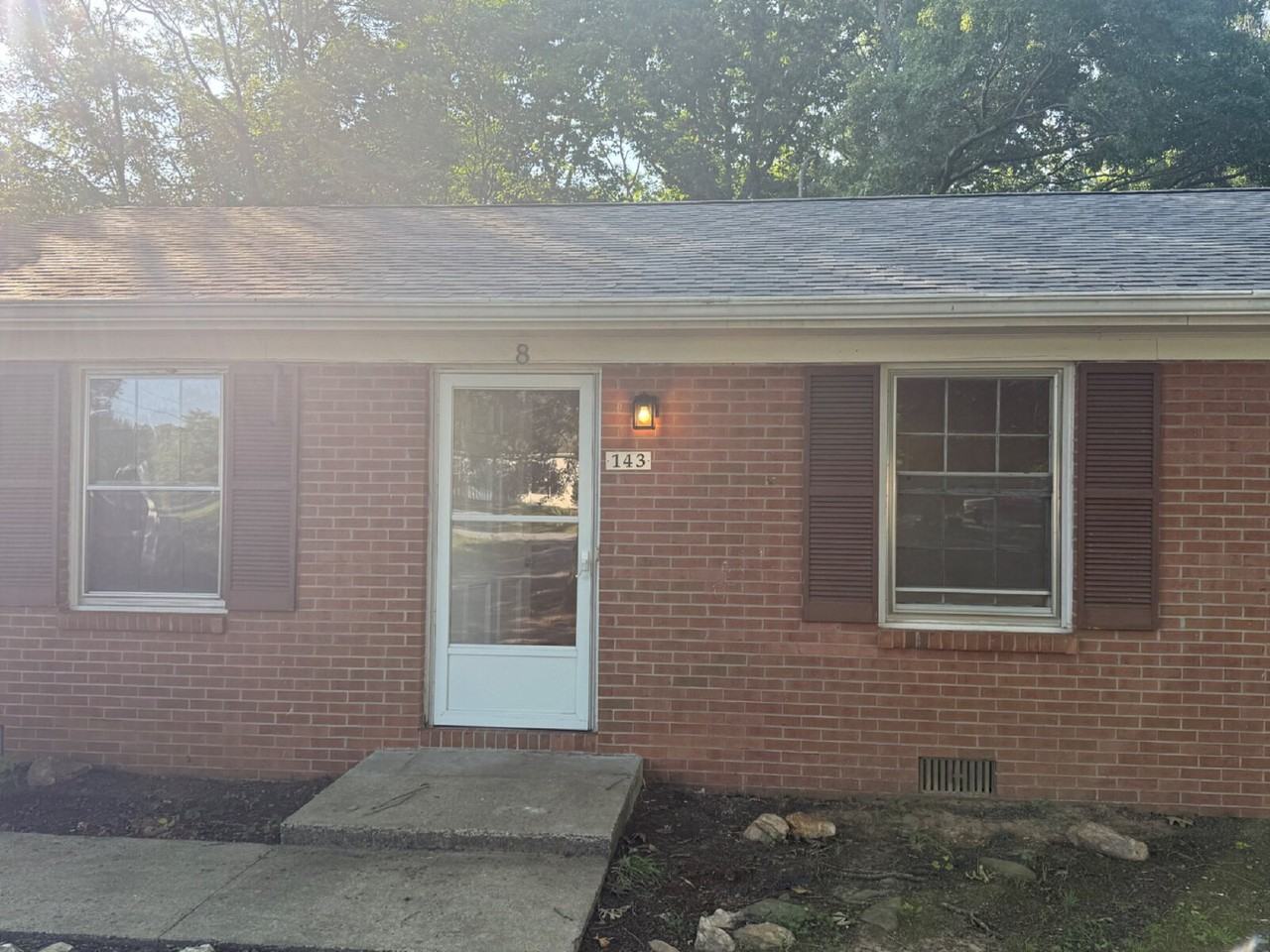 143 Wildwood Dr - Photo 2 of 13