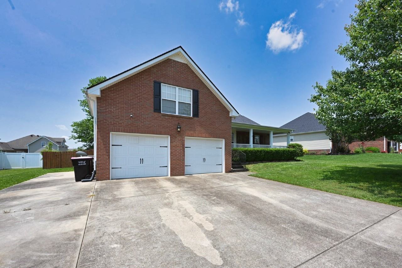 3925 Justene Ct - Photo 3 of 50