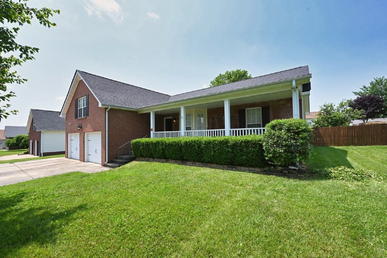 3925 Justene Ct - Photo 4 of 50