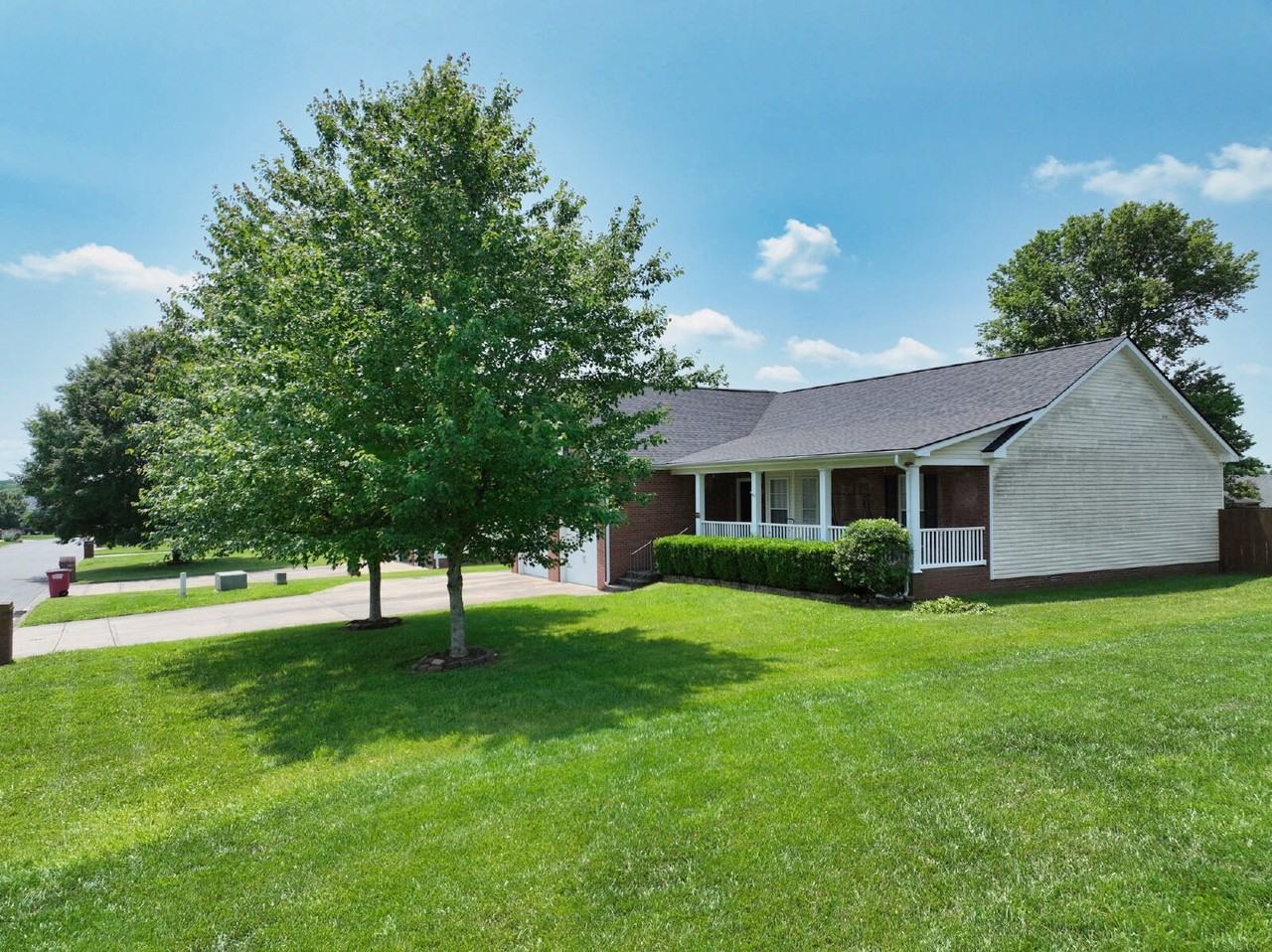 3925 Justene Ct - Photo 5 of 50