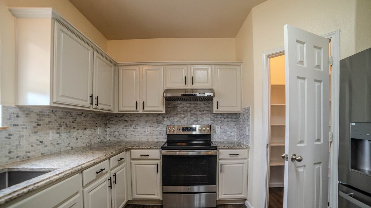 6107 Bridgewood Dr - Photo 5 of 26