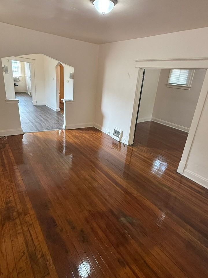 5619 Park Ln - Photo 2 of 7