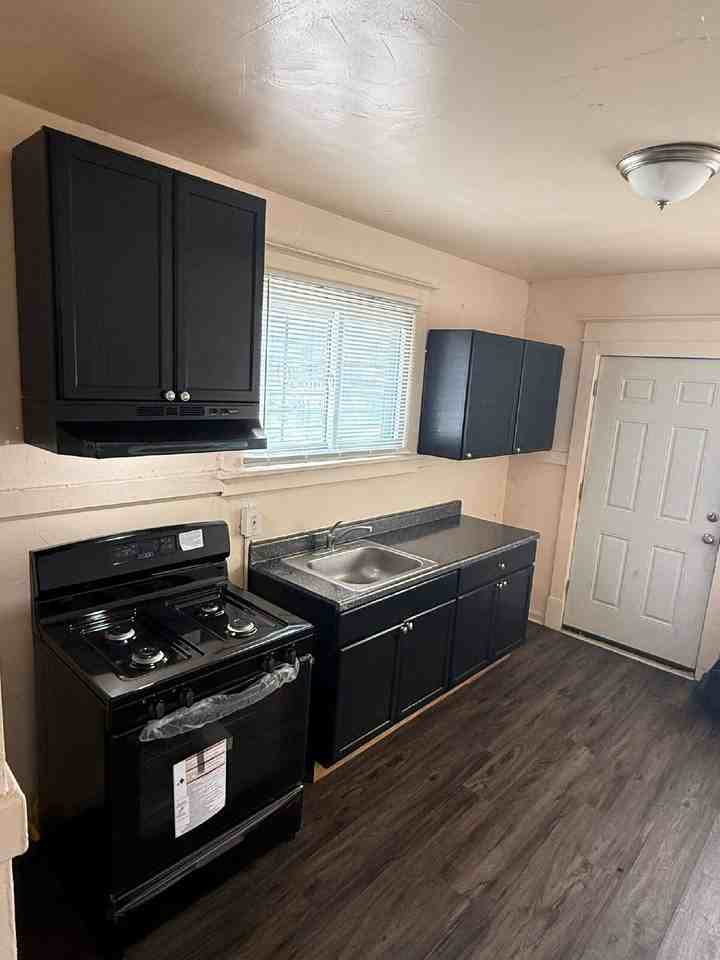 5619 Park Ln - Photo 3 of 7