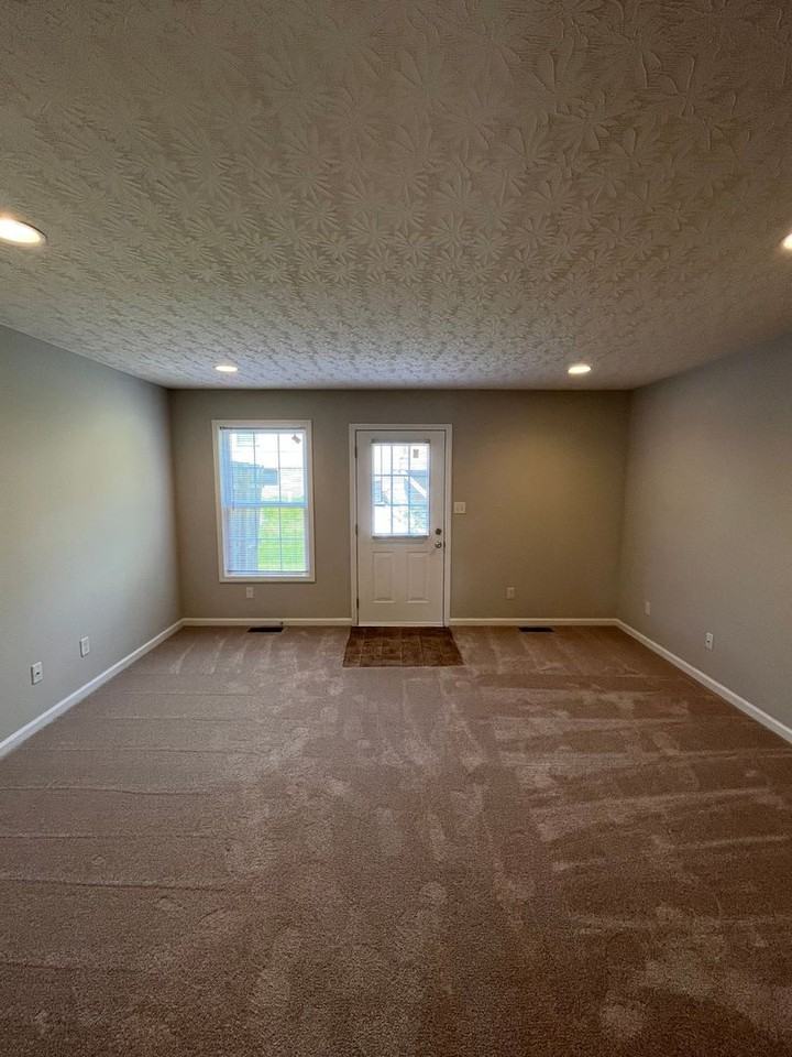 407 Upper Stone Ave - Photo 3 of 20