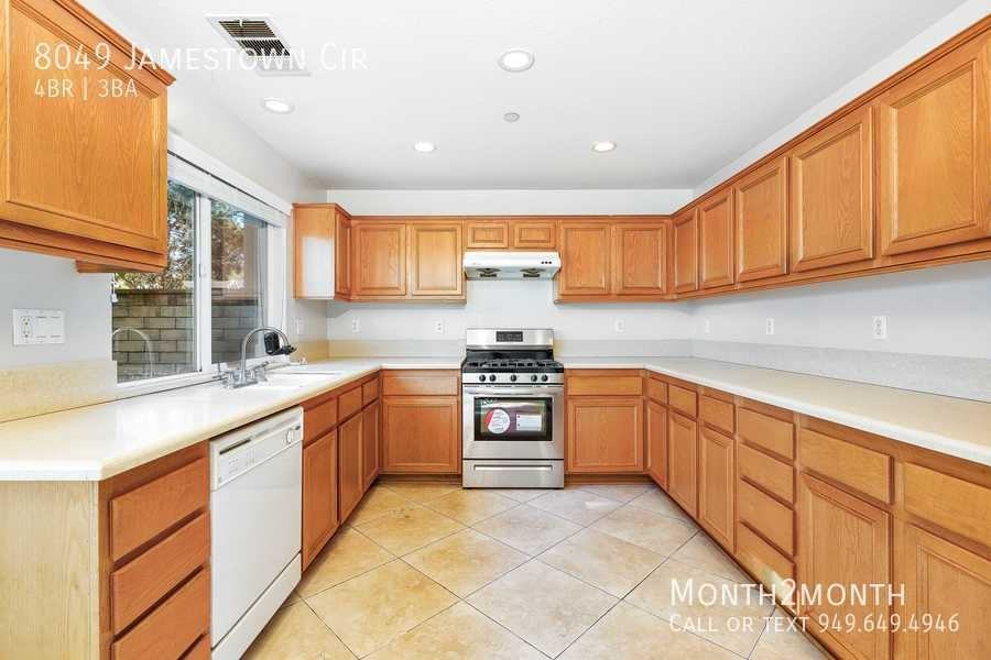 8049 Jamestown Cir - Photo 6 of 32