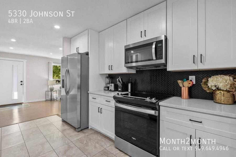 5330 Johnson St - Photo 4 of 22