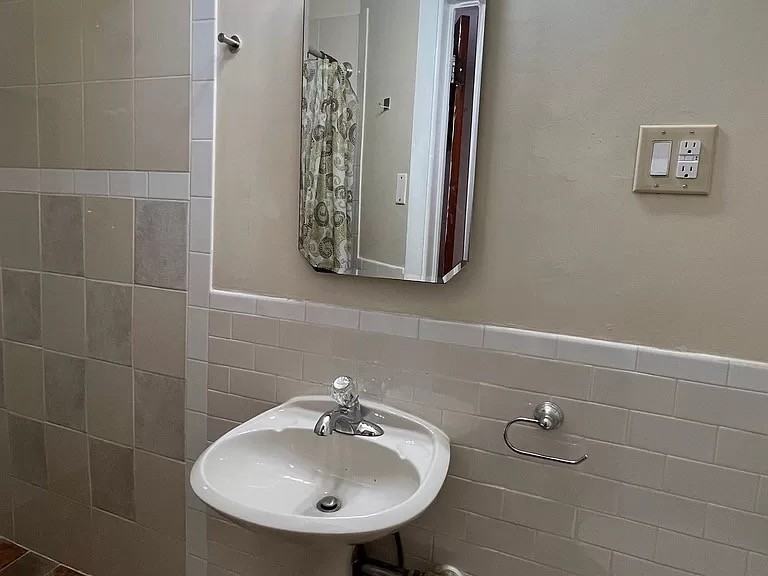 236 Paterson Ave #3 - Photo 2 of 4