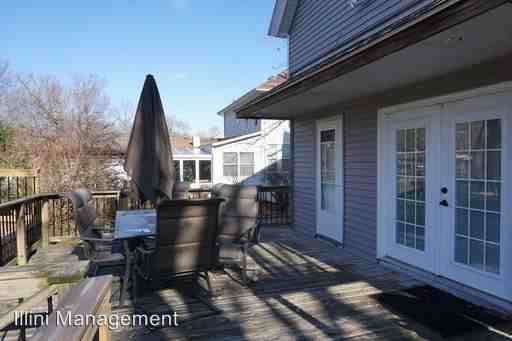 405 S 3rd St - Photo 2 of 17