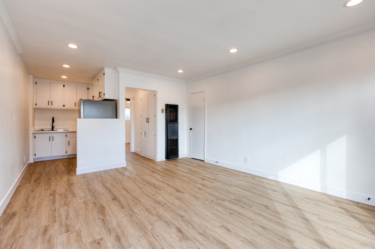 10015 Alondra Blvd #4