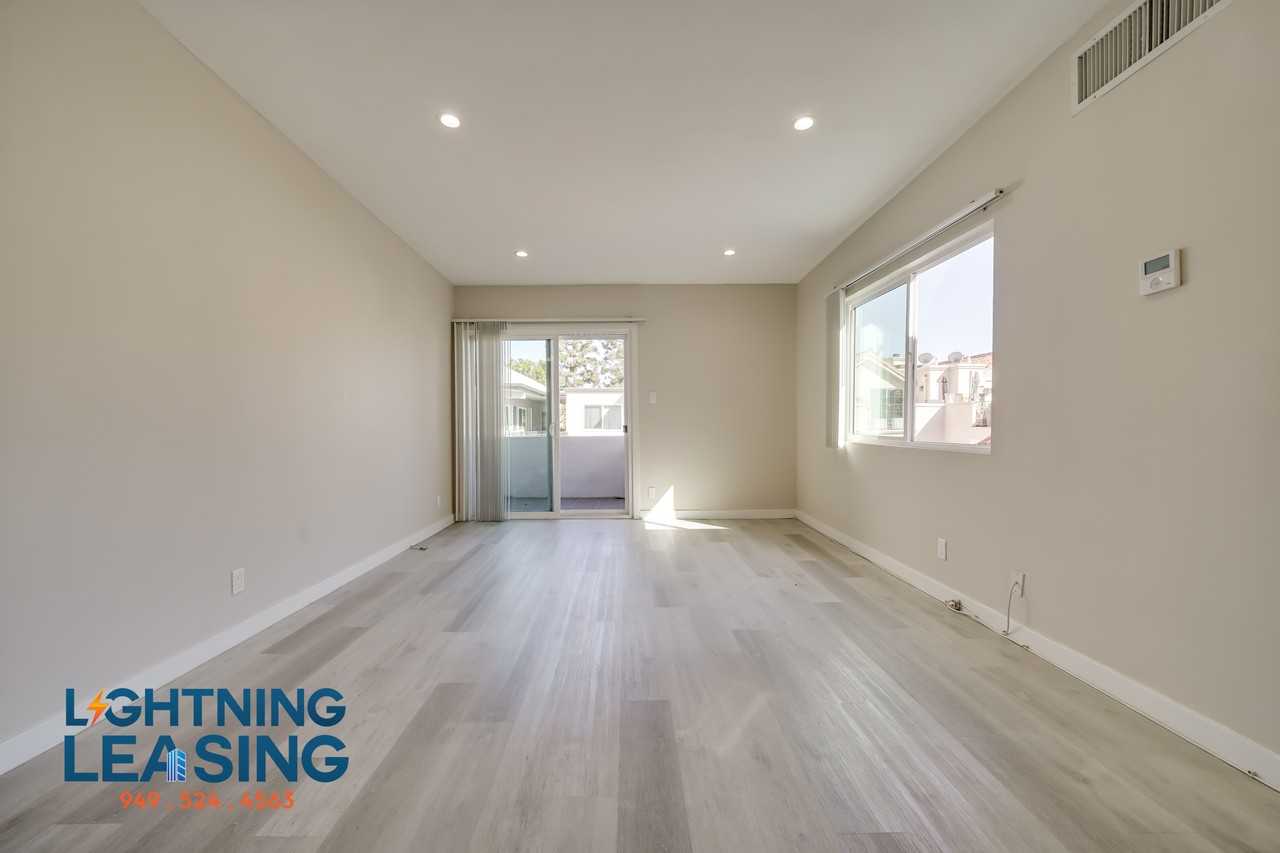 969 2/3 Larrabee St #13D - Photo 2 of 23