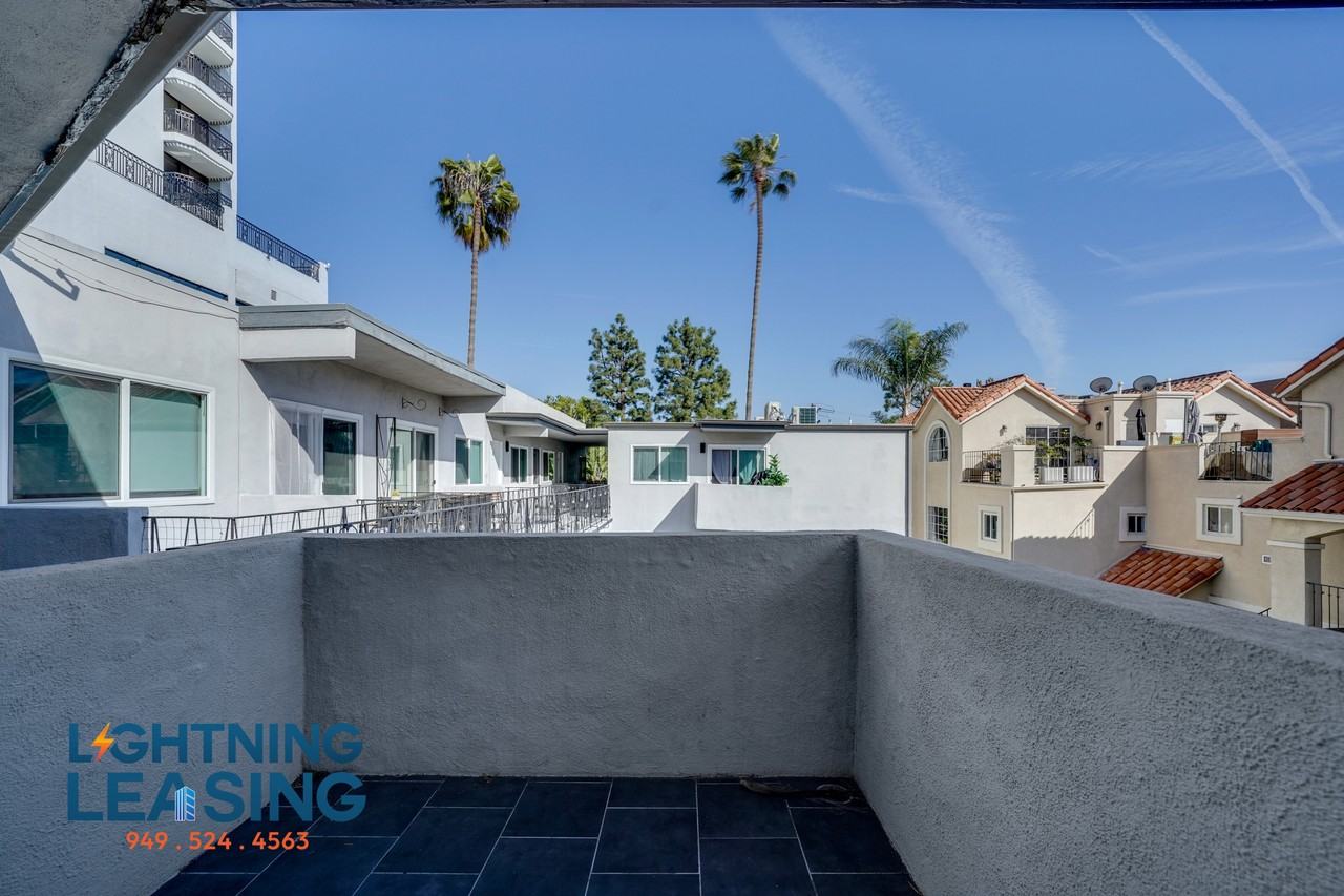 969 2/3 Larrabee St #13D - Photo 3 of 23