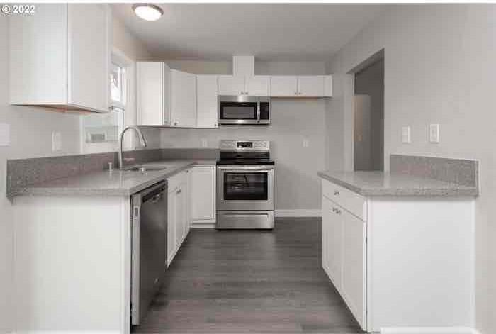 8207 Ne 5th St - Photo 3 of 28