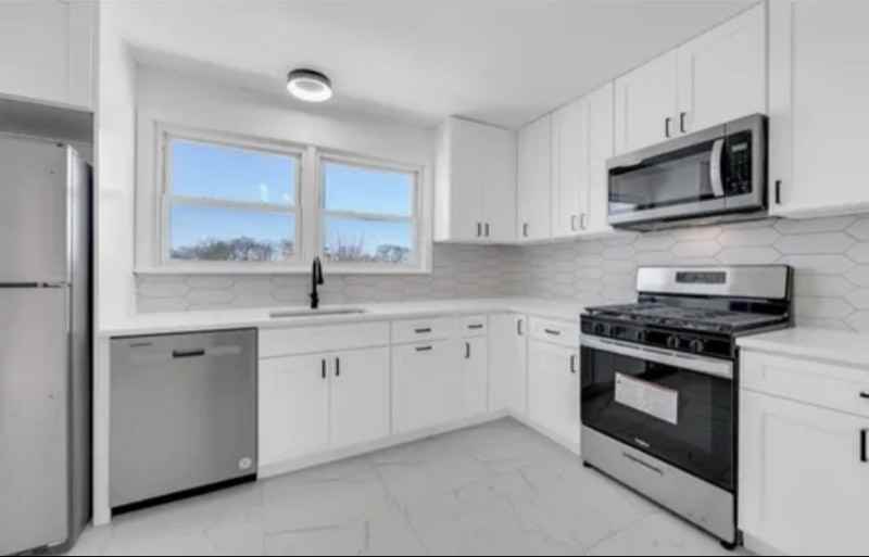 114 King St #3 - Photo 3 of 8