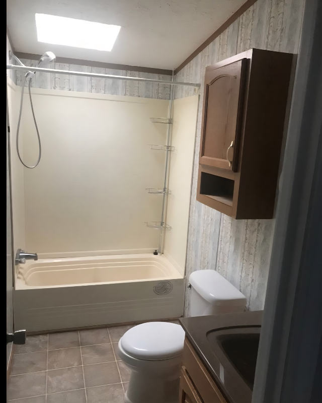 185 Oaklawn Ct - Photo 2 of 9