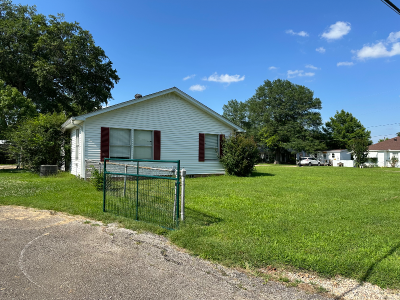 101 Mary Grace St - Photo 2 of 8