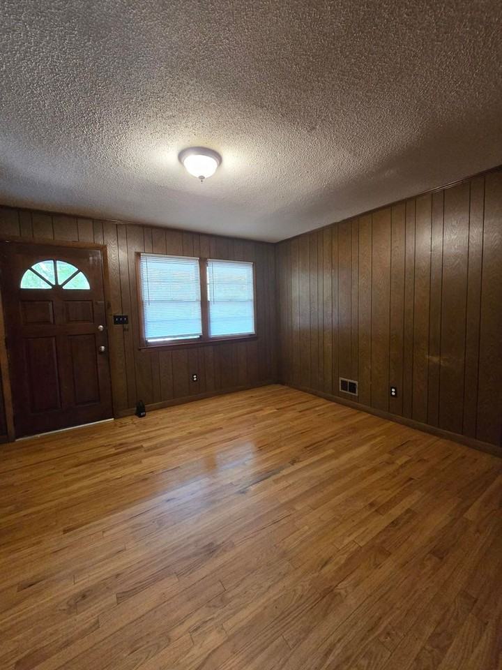 12 Joyce Ct - Photo 3 of 10
