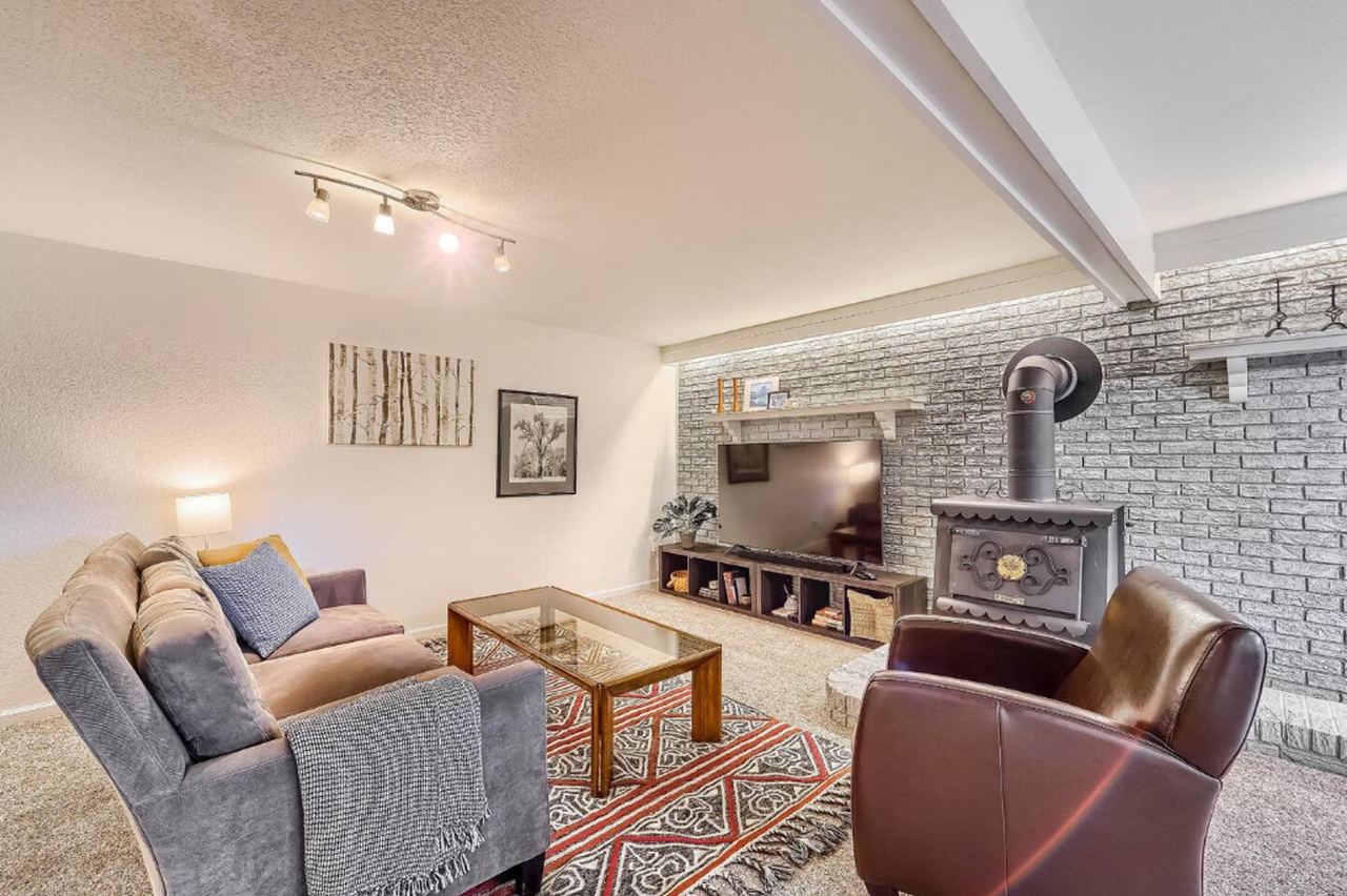 6535 Dover St #B - Photo 3 of 32