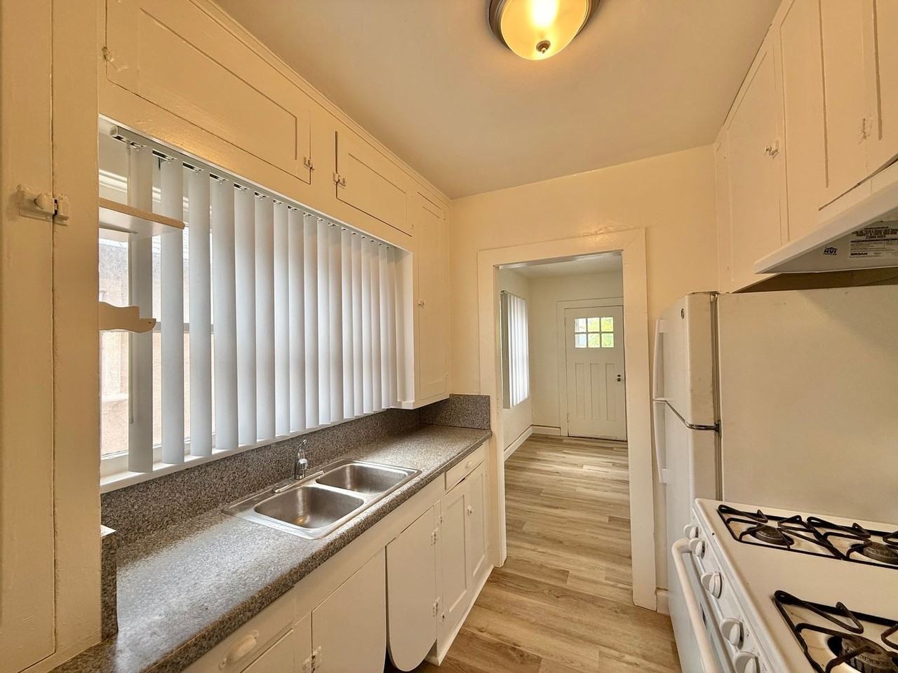 3210 Chamoune Ave - Photo 2 of 8