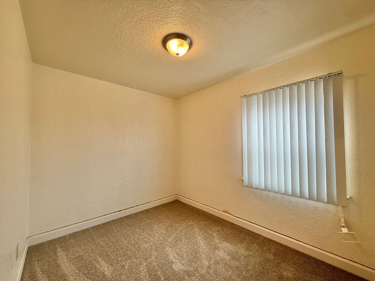 3210 Chamoune Ave - Photo 3 of 8