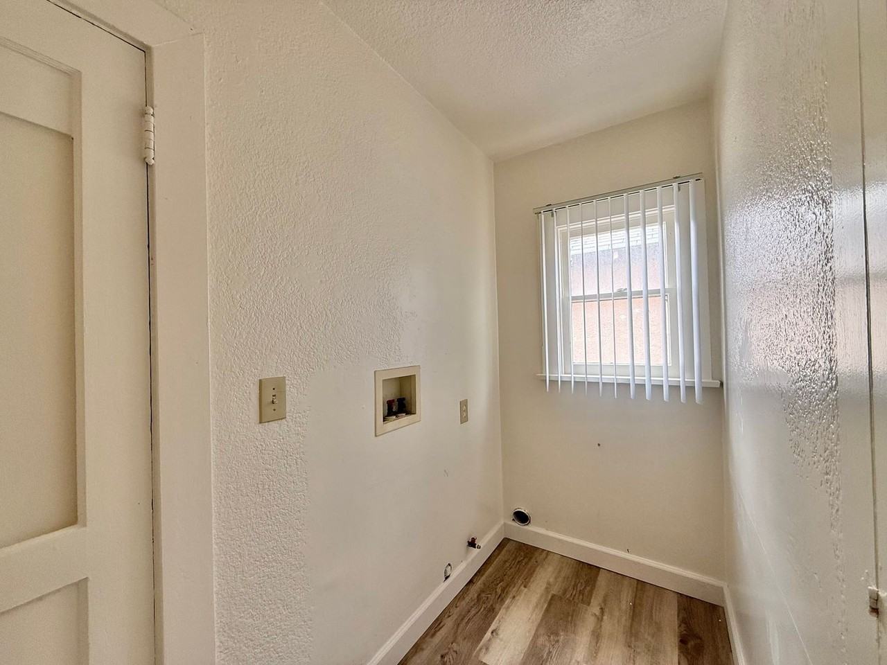 3210 Chamoune Ave - Photo 6 of 8