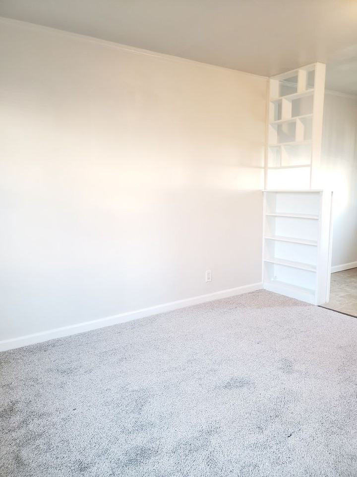 211 N Delaware St - Photo 2 of 22