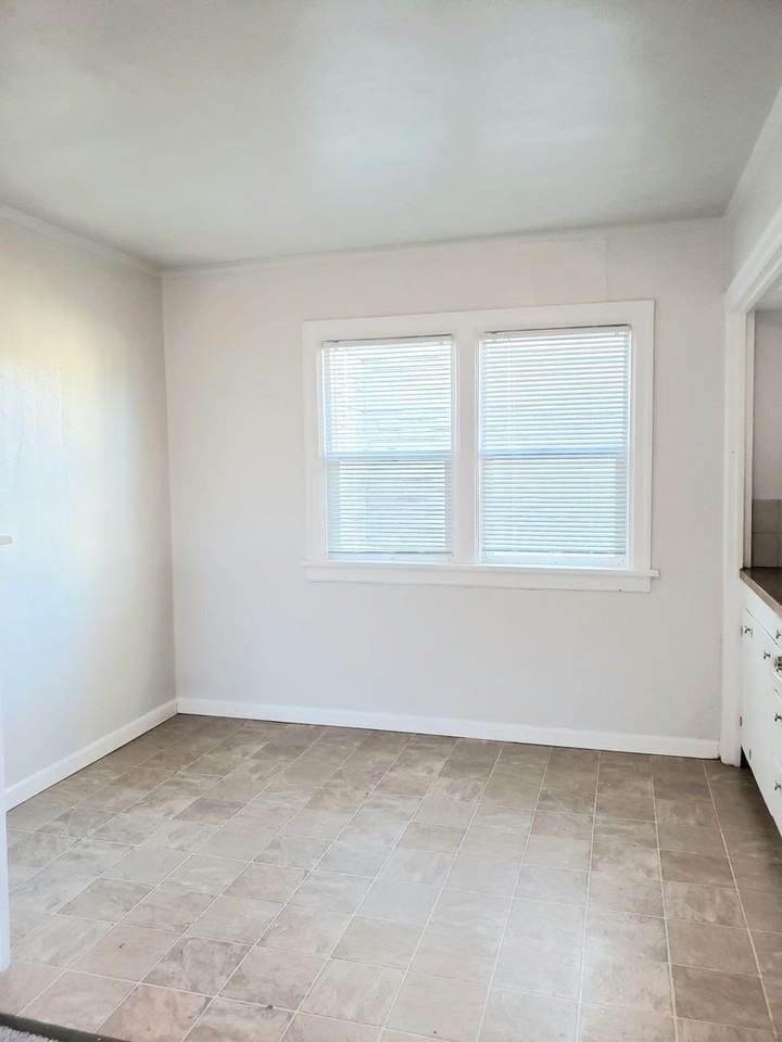 211 N Delaware St - Photo 7 of 22