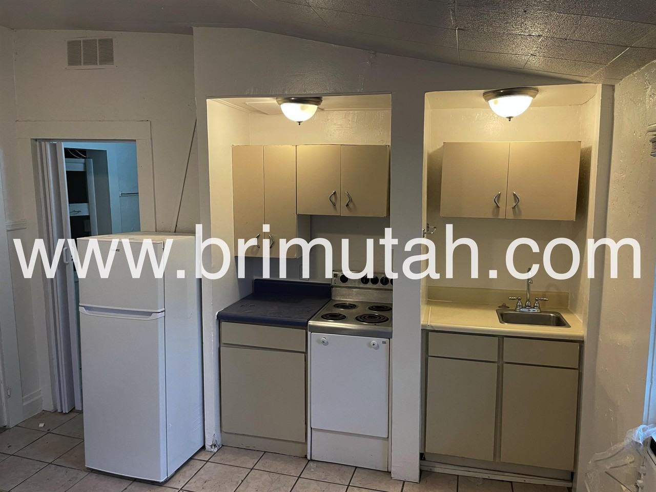 368 S. University St. - Photo 3 of 16
