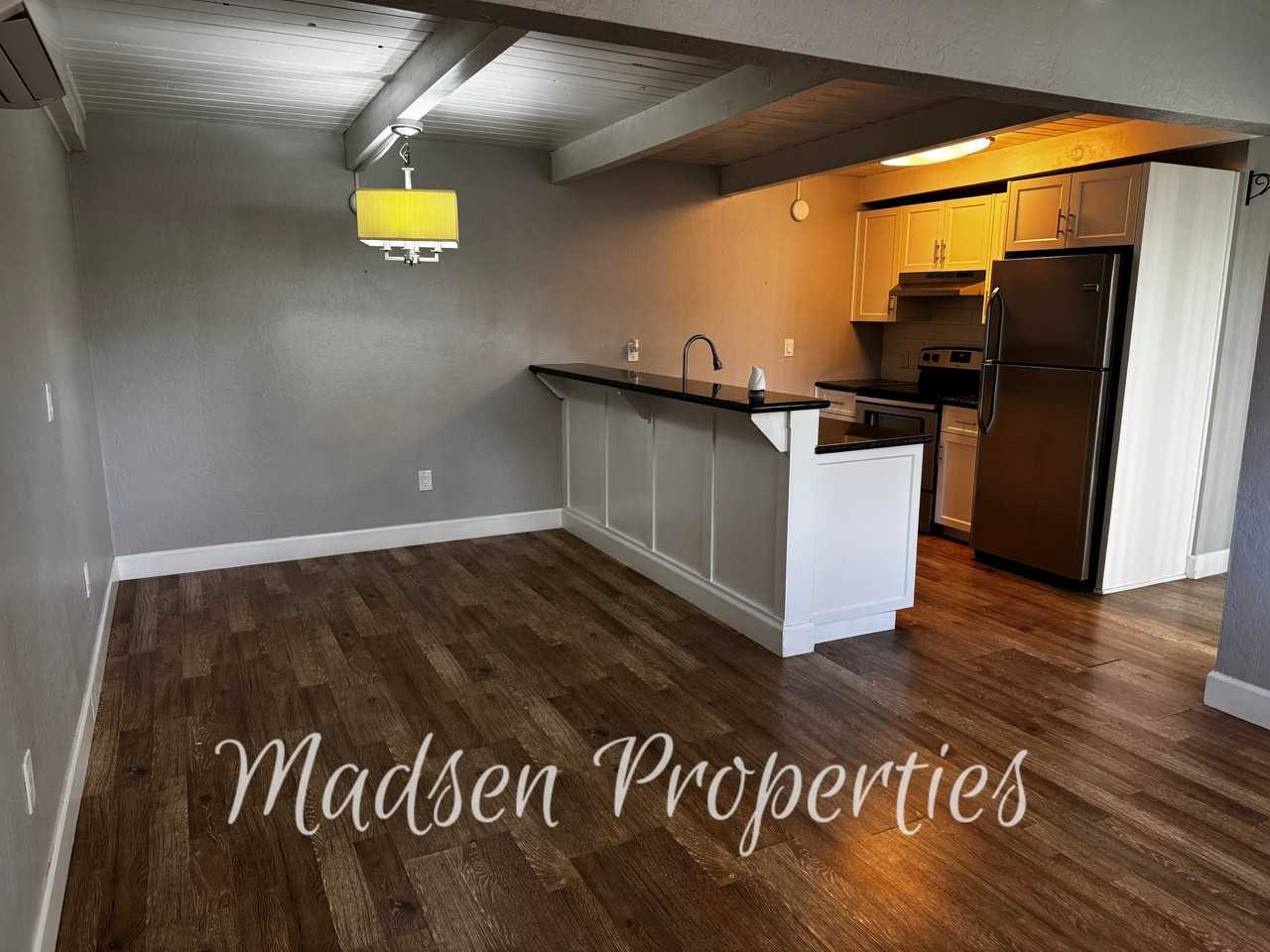 2925 Godman Avenue - Photo 4 of 24