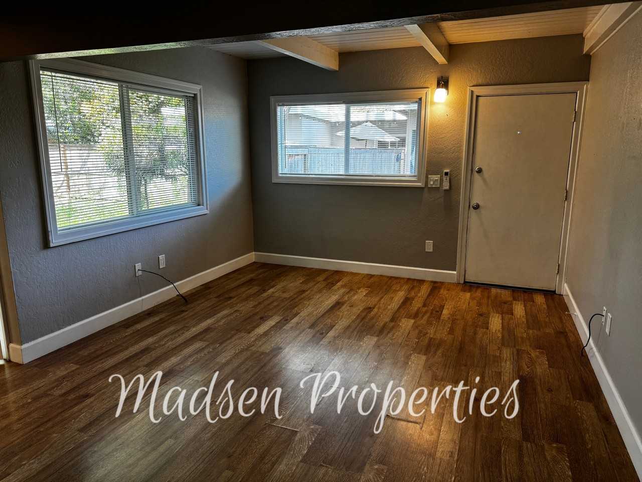 2925 Godman Avenue - Photo 5 of 24