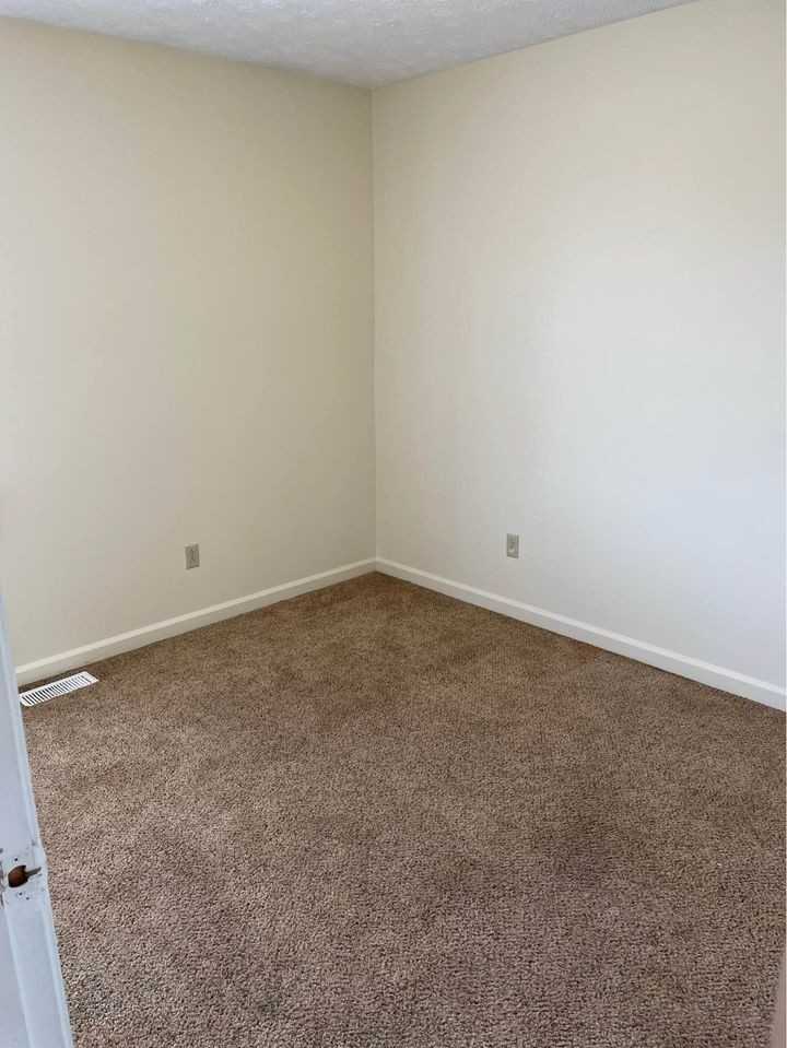 122 Alycia Drive - Photo 5 of 10