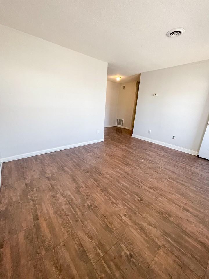 1721 Shawnee Drive - Photo 2 of 11