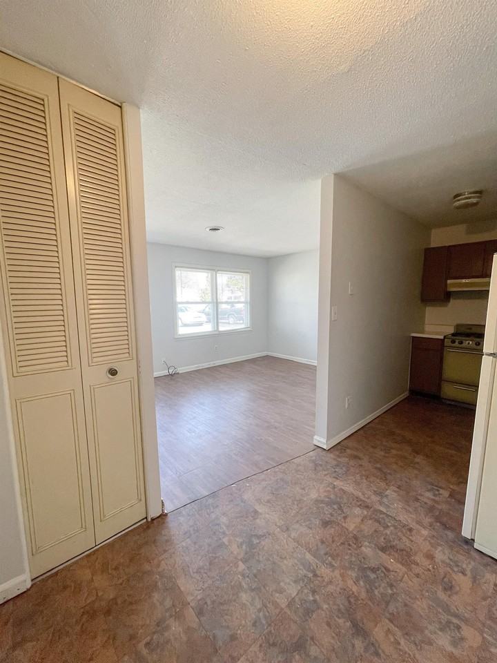 1721 Shawnee Drive - Photo 3 of 11