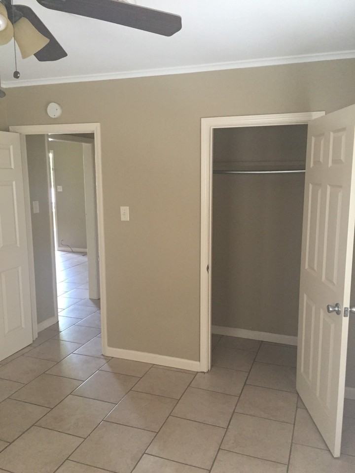 Del Papa Apt. - Photo 3 of 6