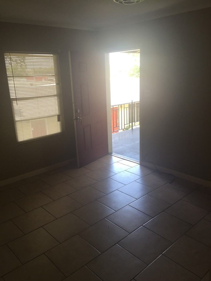 Del Papa Apt. - Photo 4 of 6