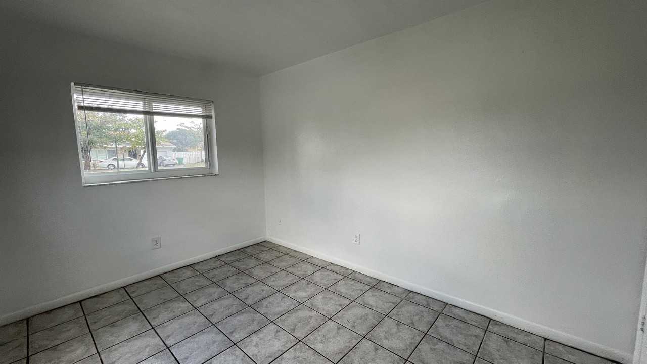 5600 NW 15th St (REIB LLC)DO NOT SEND ANYONE WITHOUT OWNER - Photo 6 of 13