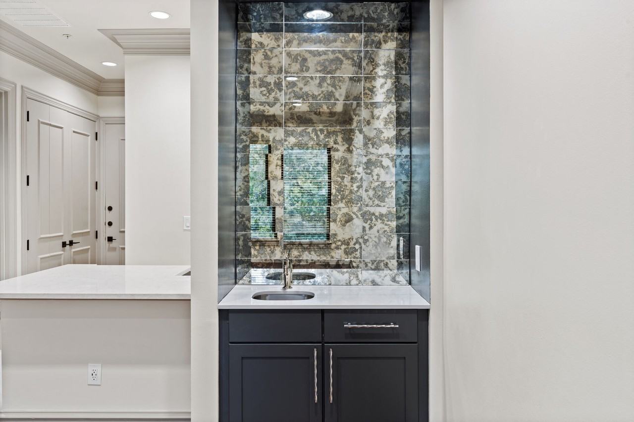 Rienzi at Turtle Creek - Photo 3 of 45