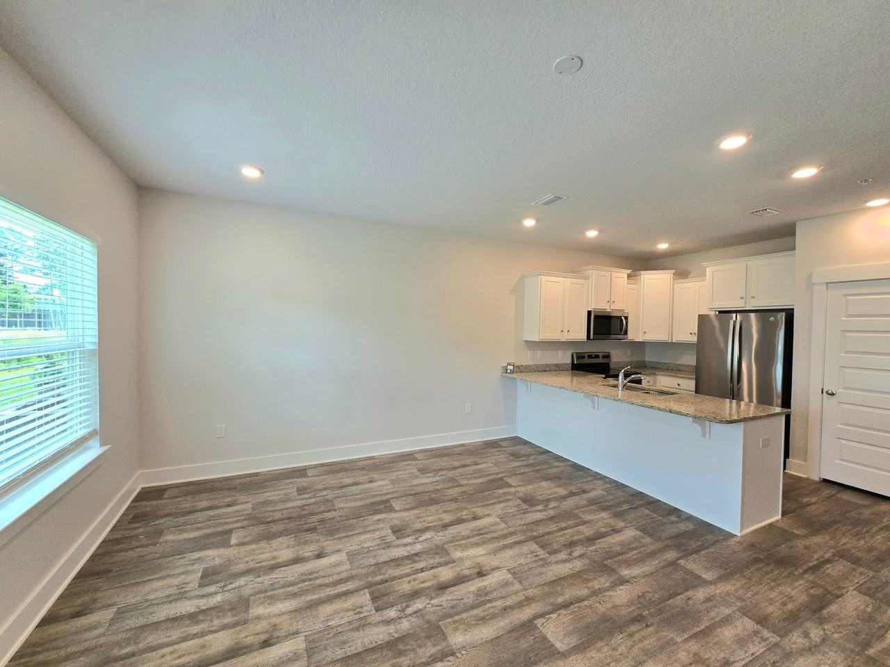 1526 Farragut Way - Photo 4 of 16