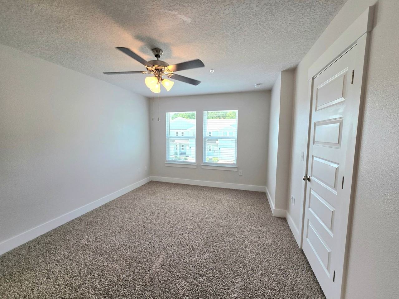 1526 Farragut Way - Photo 7 of 16