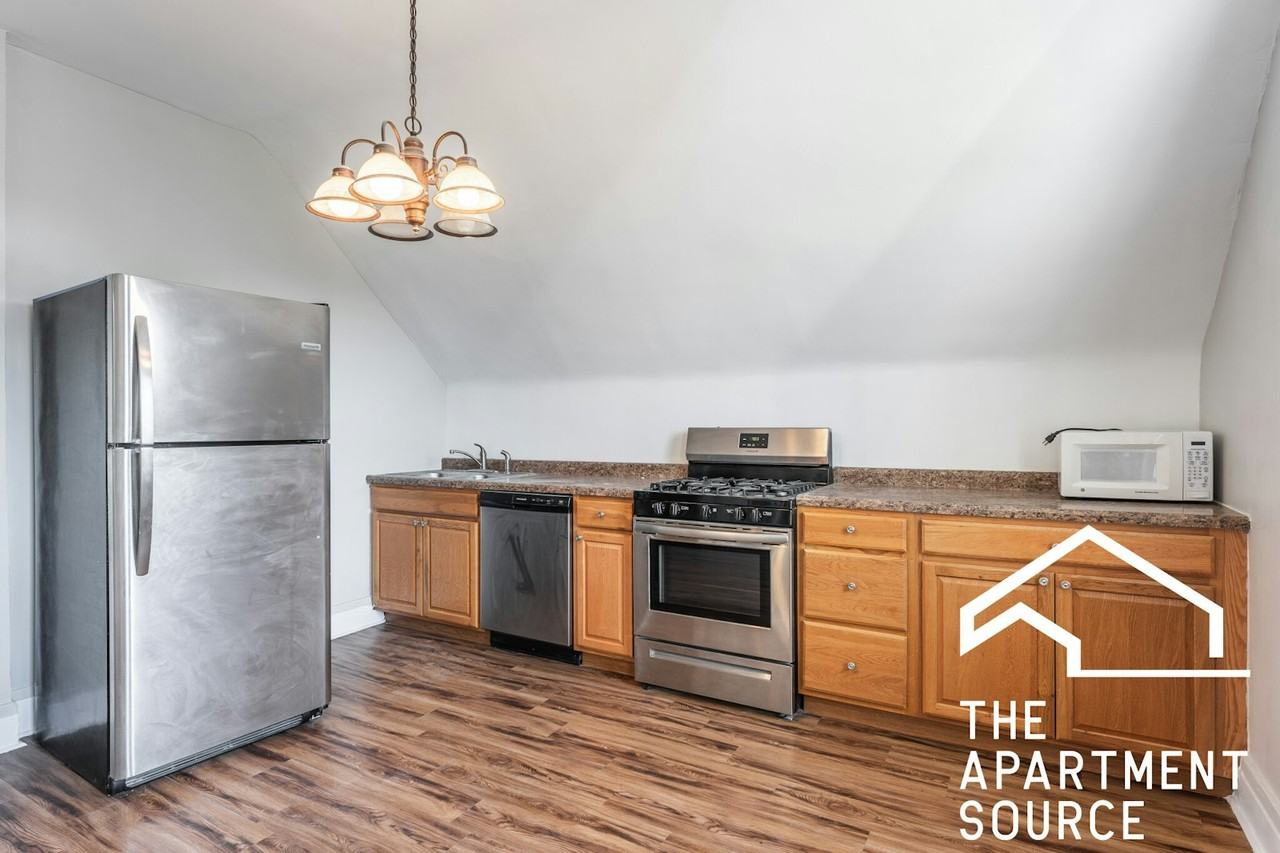 2834 West Dickens Avenue, Unit 2 - Photo 2 of 16