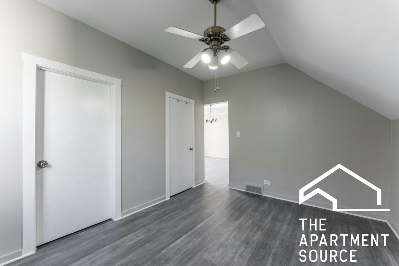 2834 West Dickens Avenue, Unit 2 - Photo 3 of 16