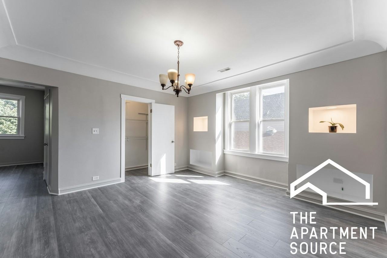 2834 West Dickens Avenue, Unit 2 - Photo 4 of 16